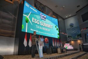 A keynote speaker presenting at the ESG Summit under the large display reading ‘ESG Summit – ESG A-la Indonesia’ at the Indonesia Stock Exchange in Jakarta, with Indonesian flags and IDX branding in the background.